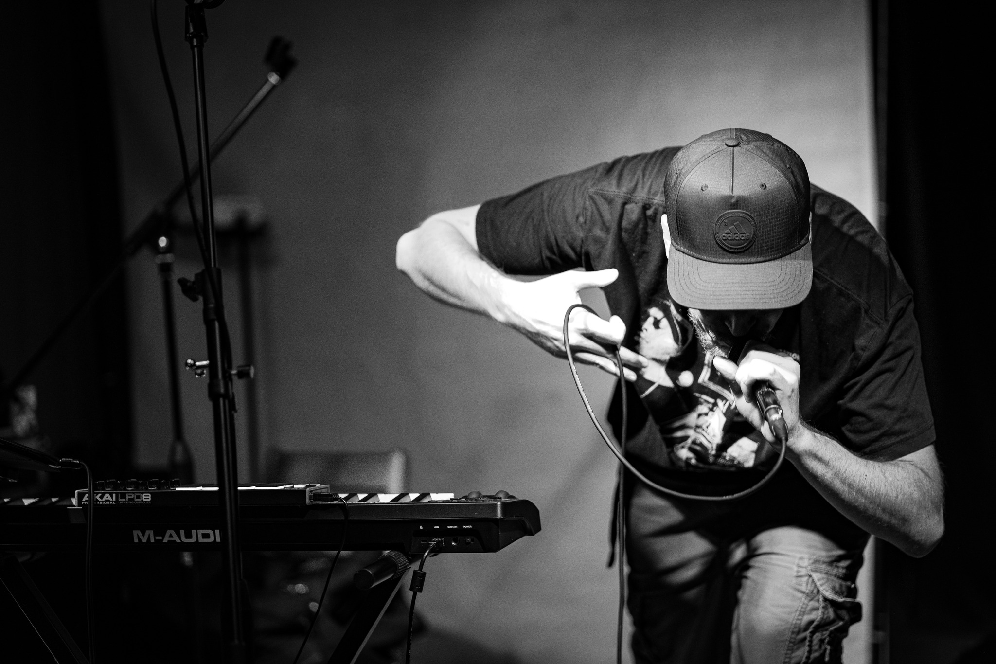 Dereos Roads live on stage.